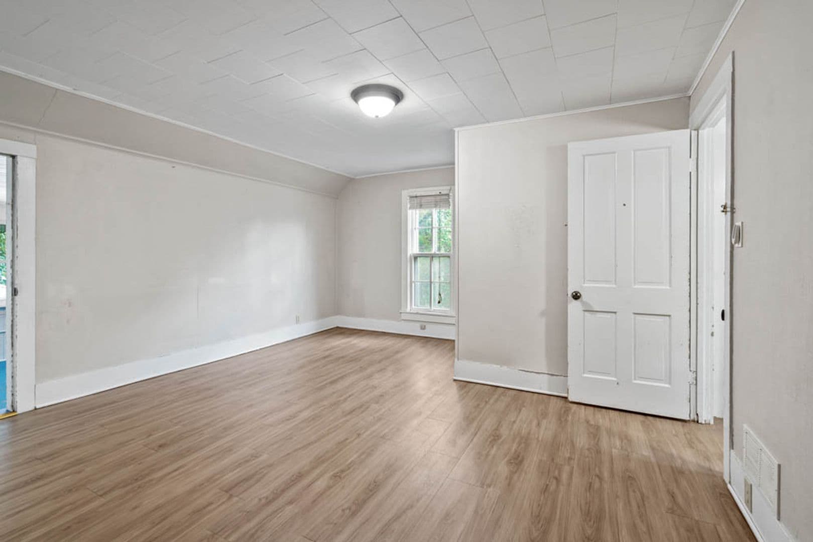 Cedar Falls Multiplex: 904 1/2 Clay Street