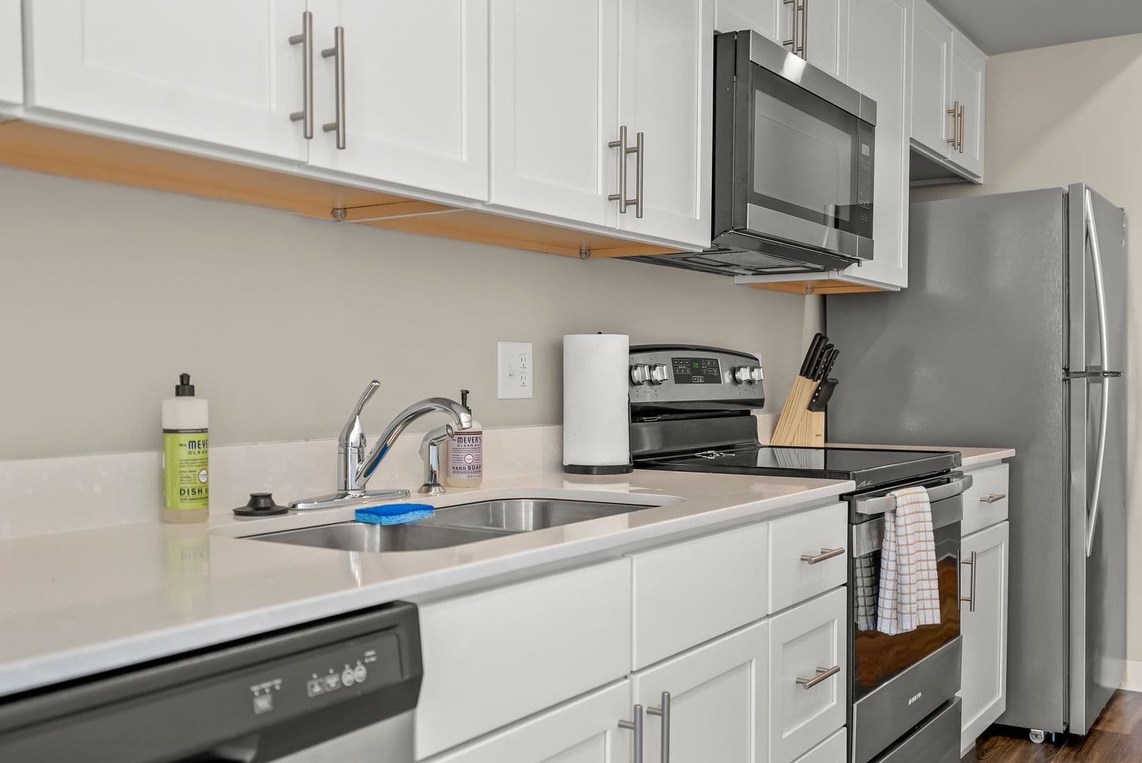Cedar Falls Apartment: 825 Bluegrass Cir