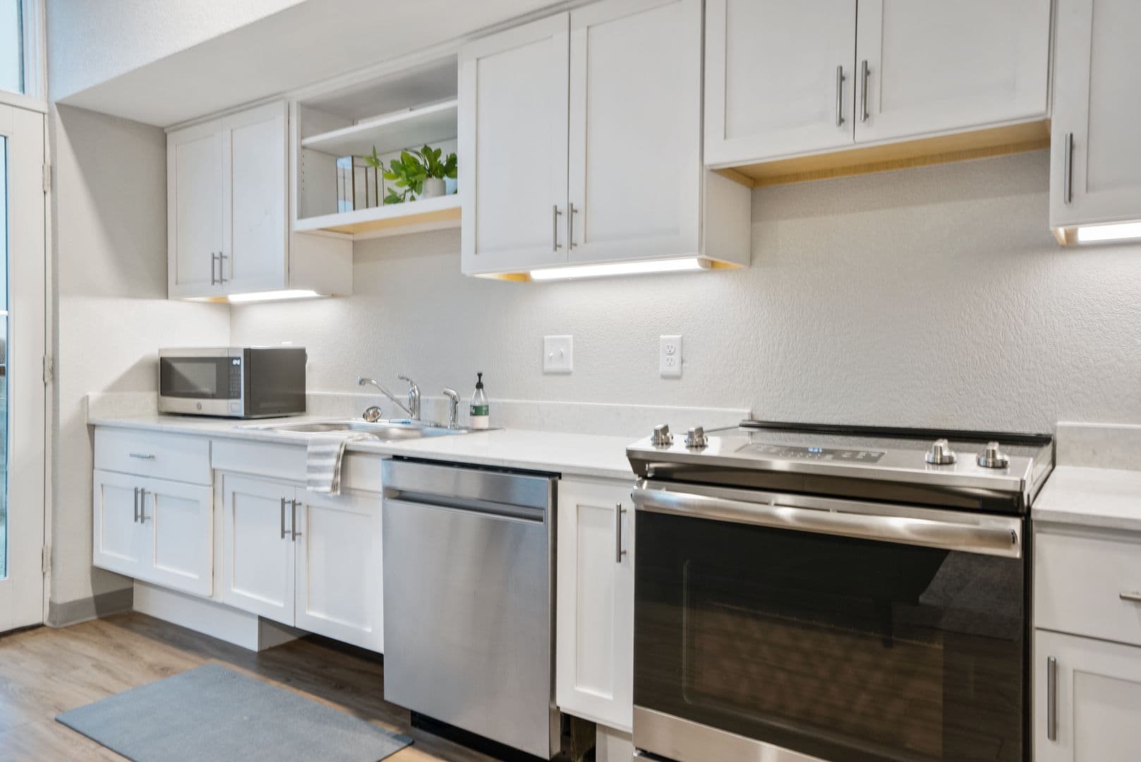 Cedar Falls Apartment: 200 W 1st St