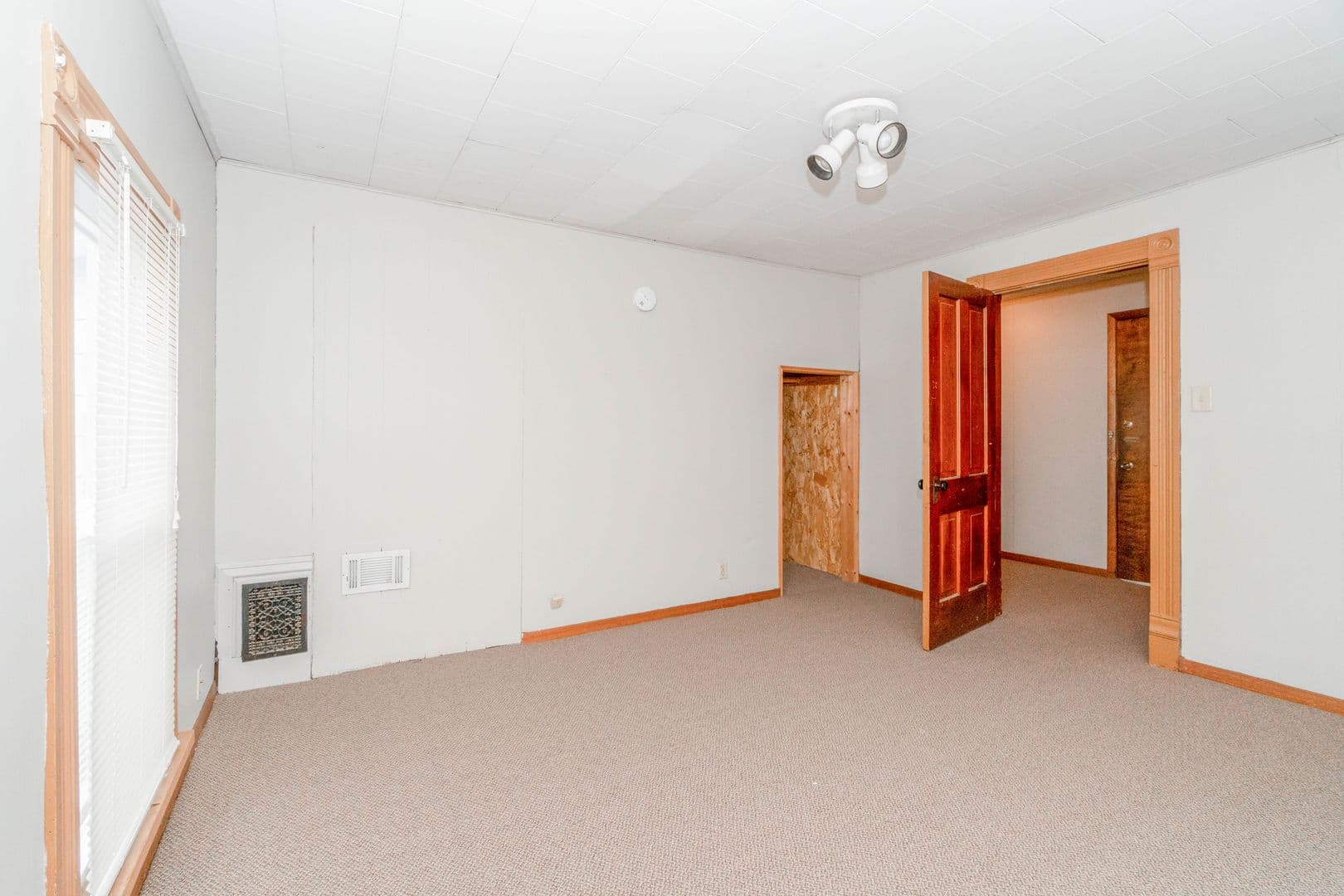 Cedar Falls Multiplex: 515 1/2 Franklin St