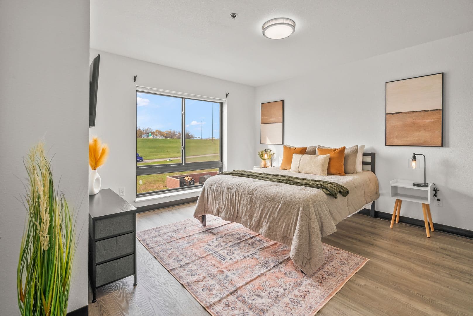 Waterloo Apartment: 21 W Jefferson Street
