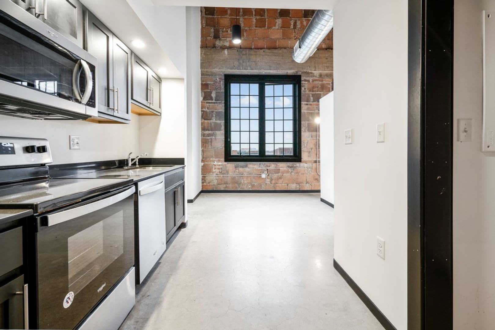 Waterloo Apartment: 325 E Park Avenue