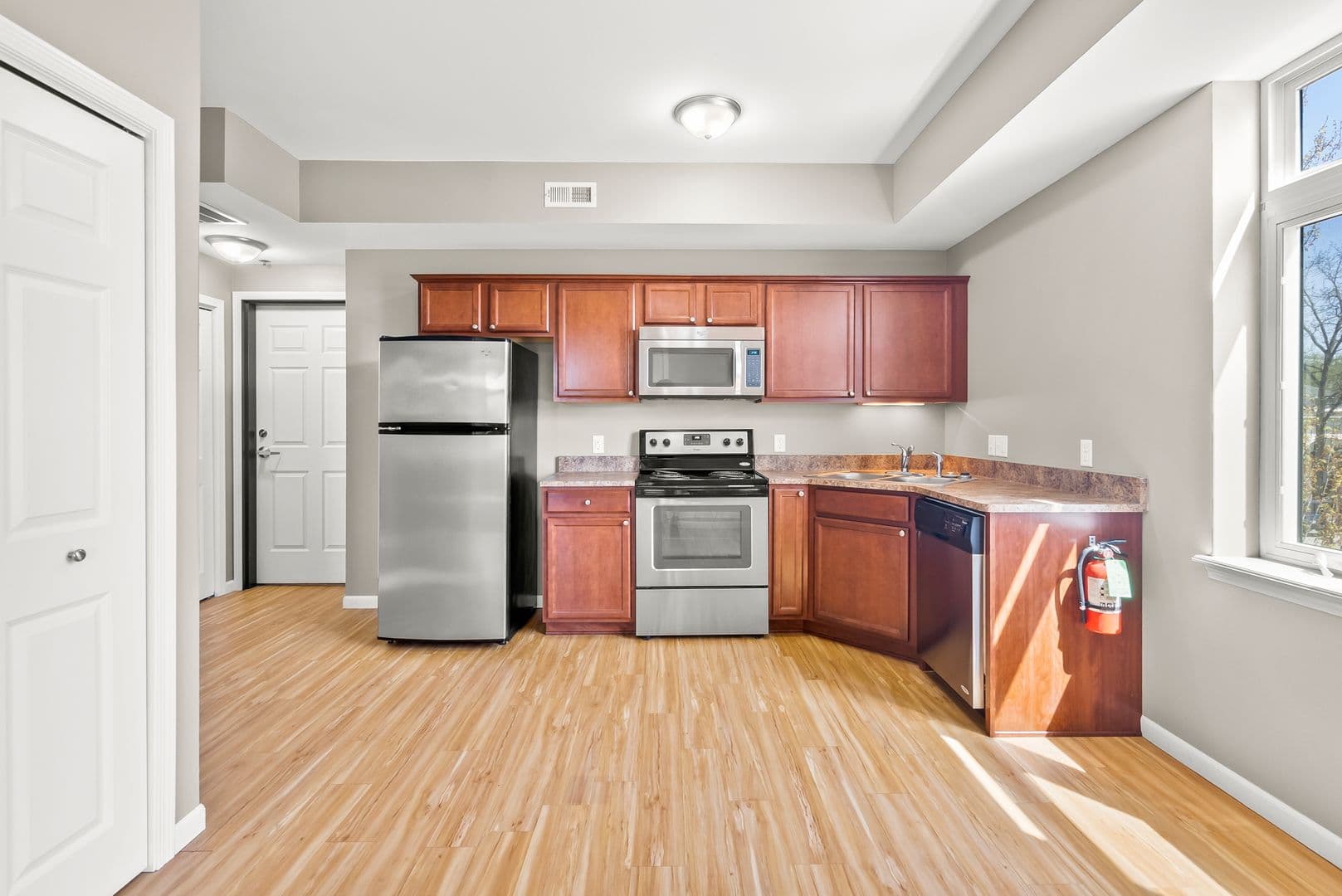 Cedar Falls Apartment: 2024 College St