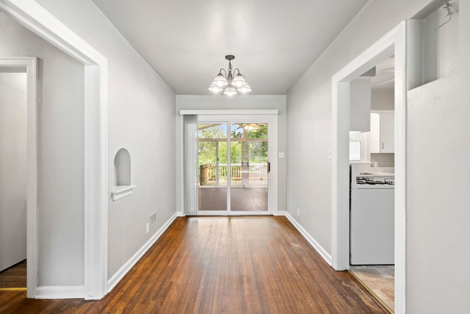 Cedar Falls House: 915 W 9th St
