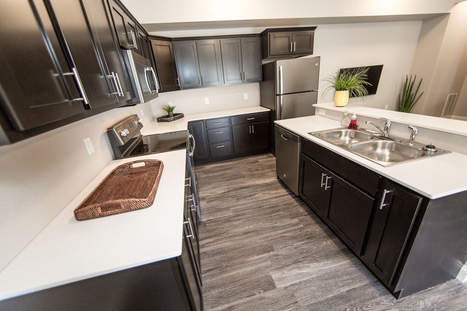 Waverly Apartment: 2103 4th Street SW
