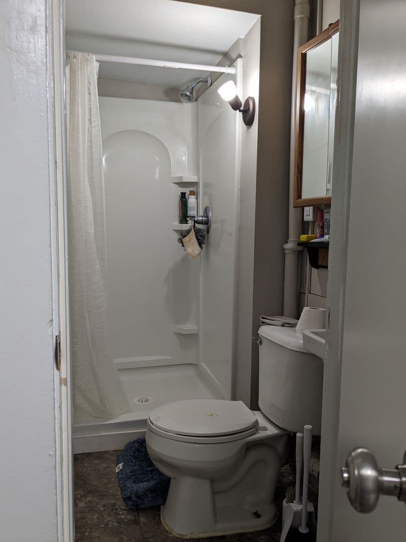 Cedar Falls Apartment: 2007 College St