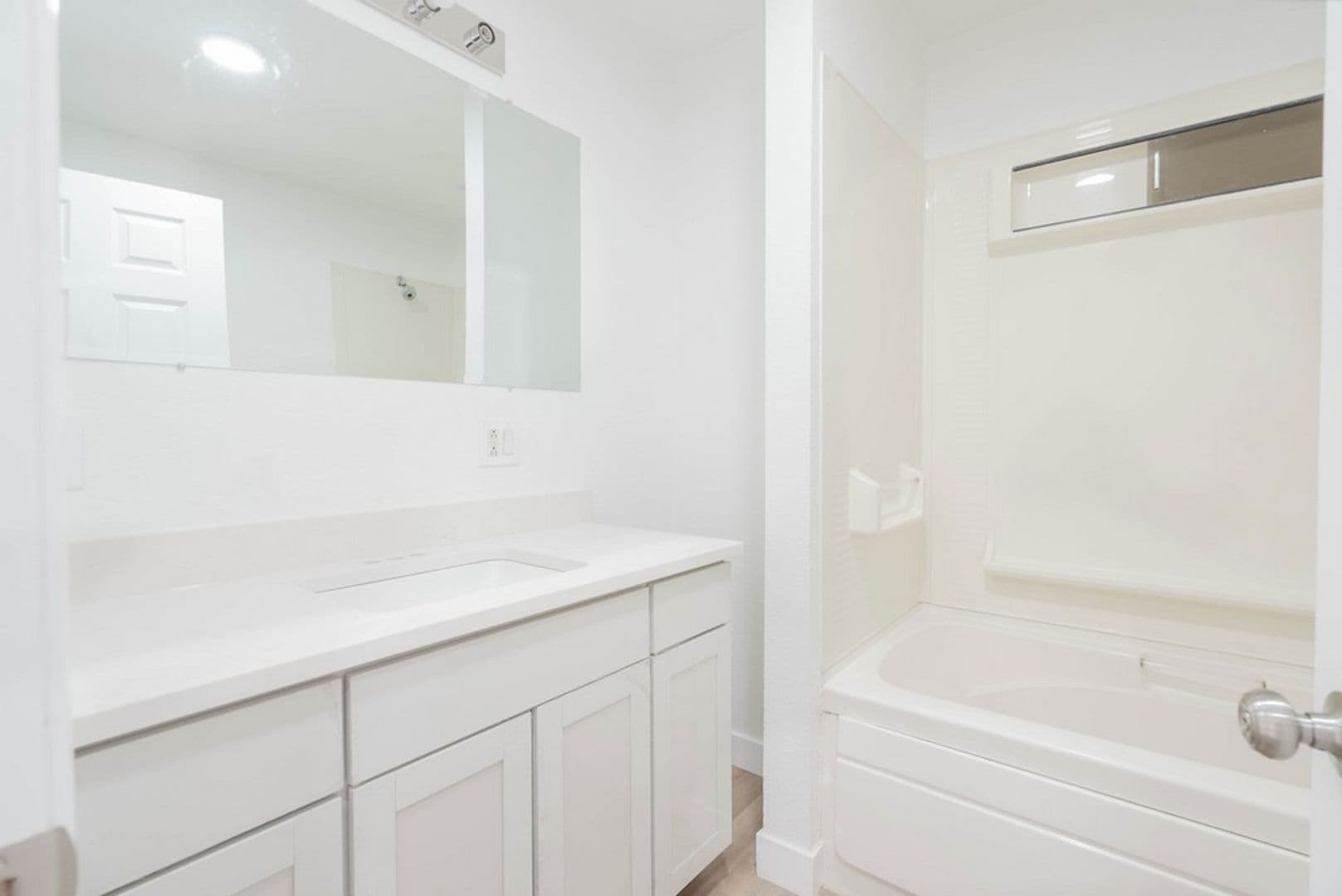 Cedar Falls House: 2303 Main St