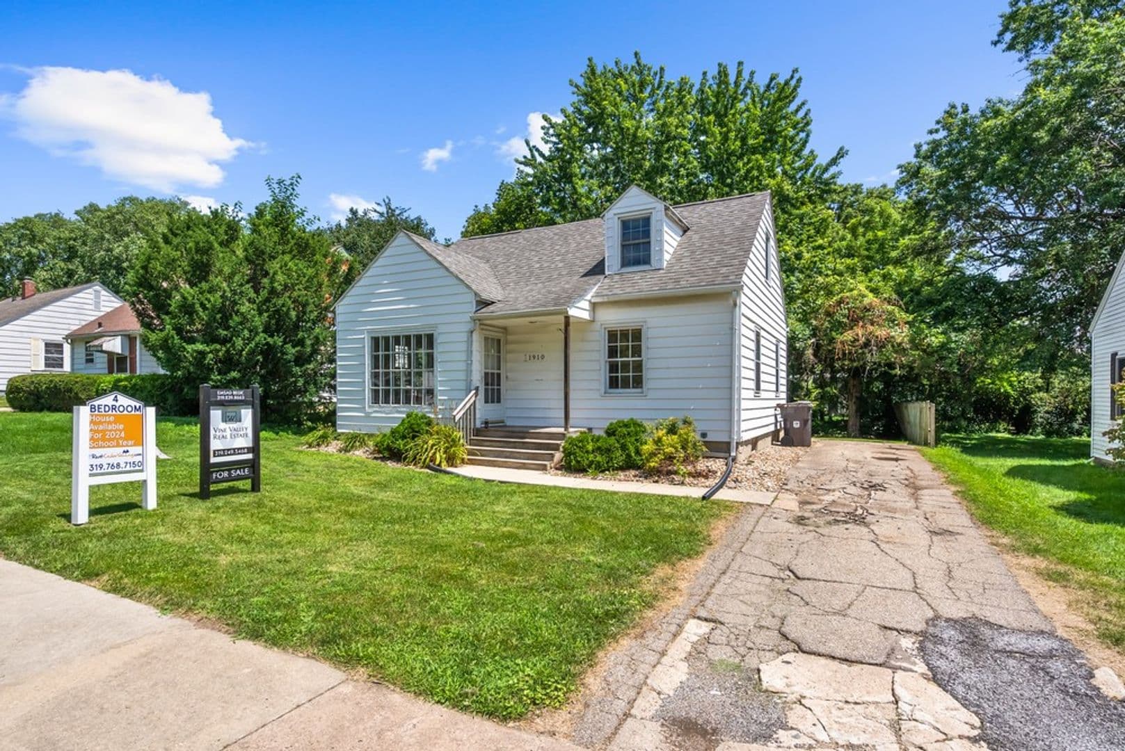 Cedar Falls House: 1910 Iowa St