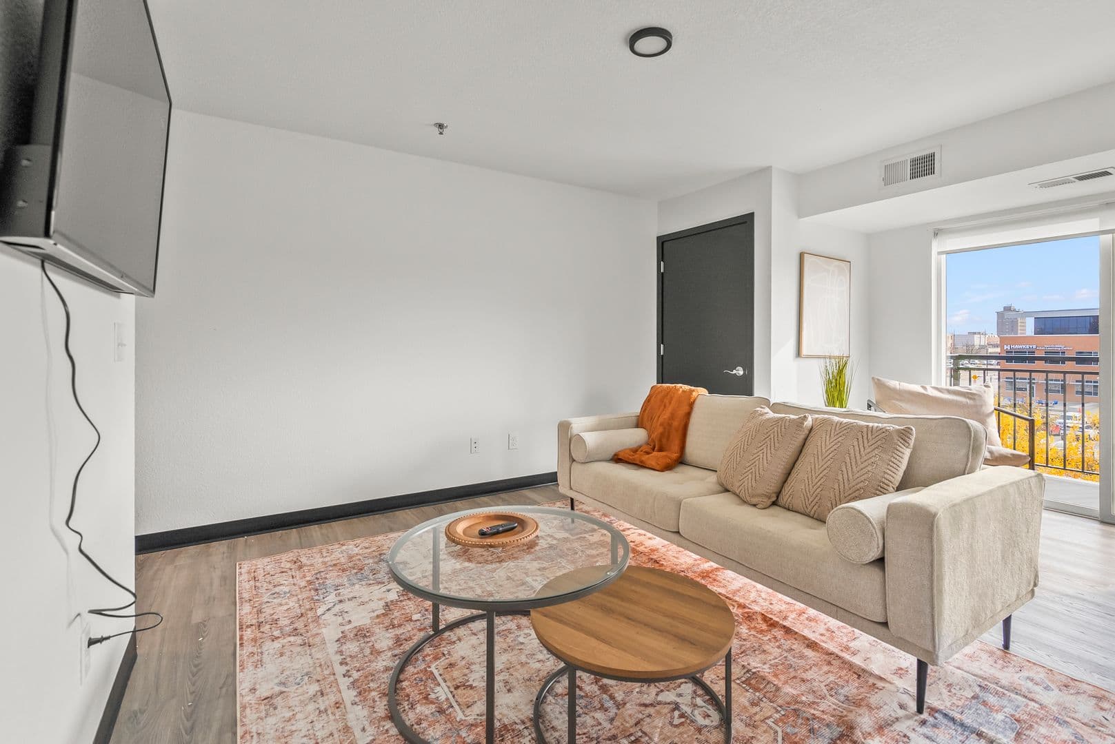 Waterloo Apartment: 21 W Jefferson Street