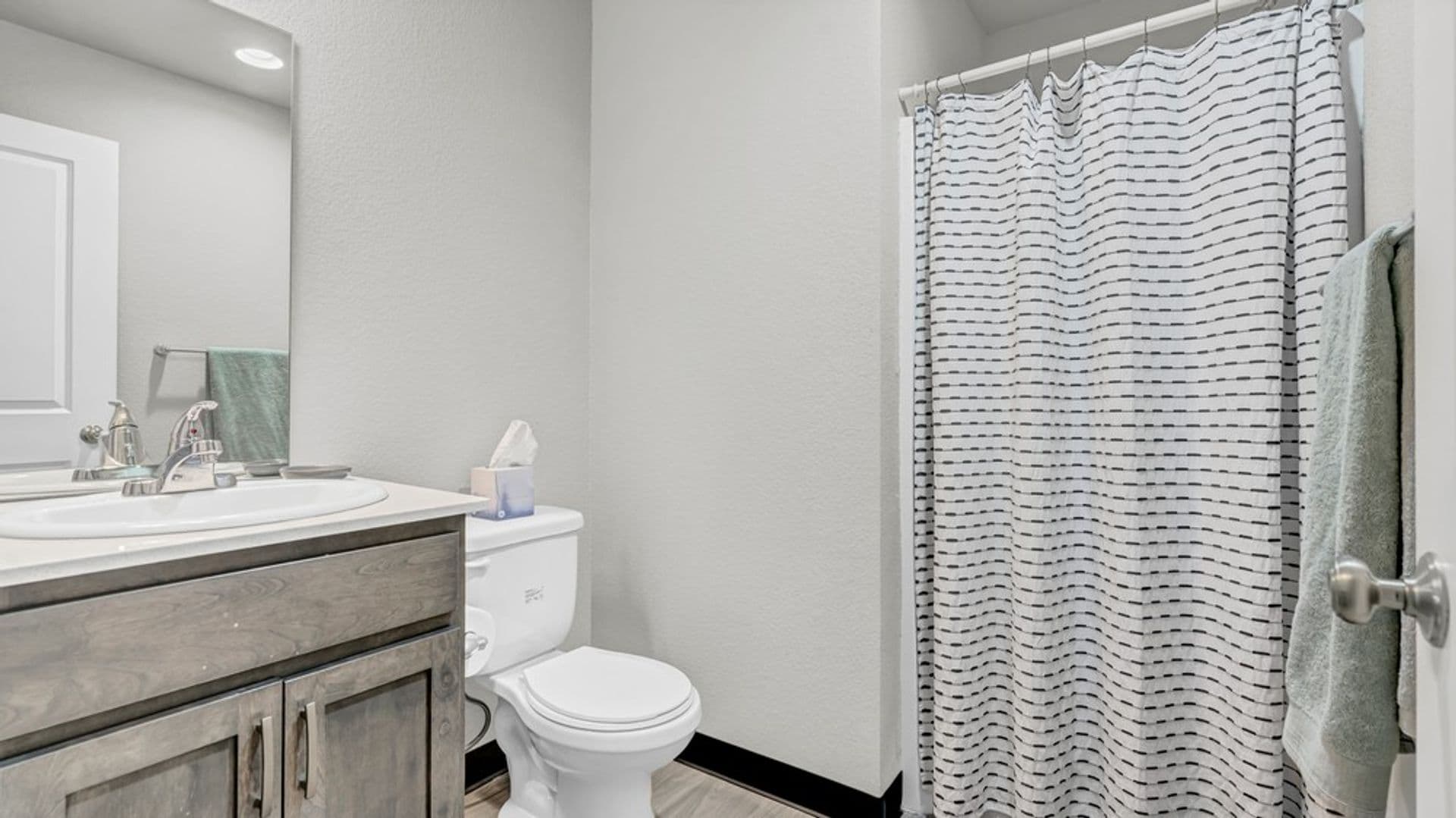 Waverly Apartment: 1260 Leitha Ter