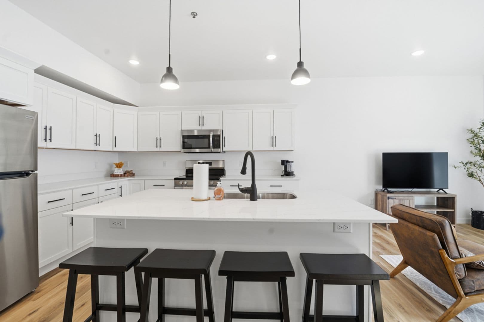 Cedar Falls Apartment: 402 Fast Ln