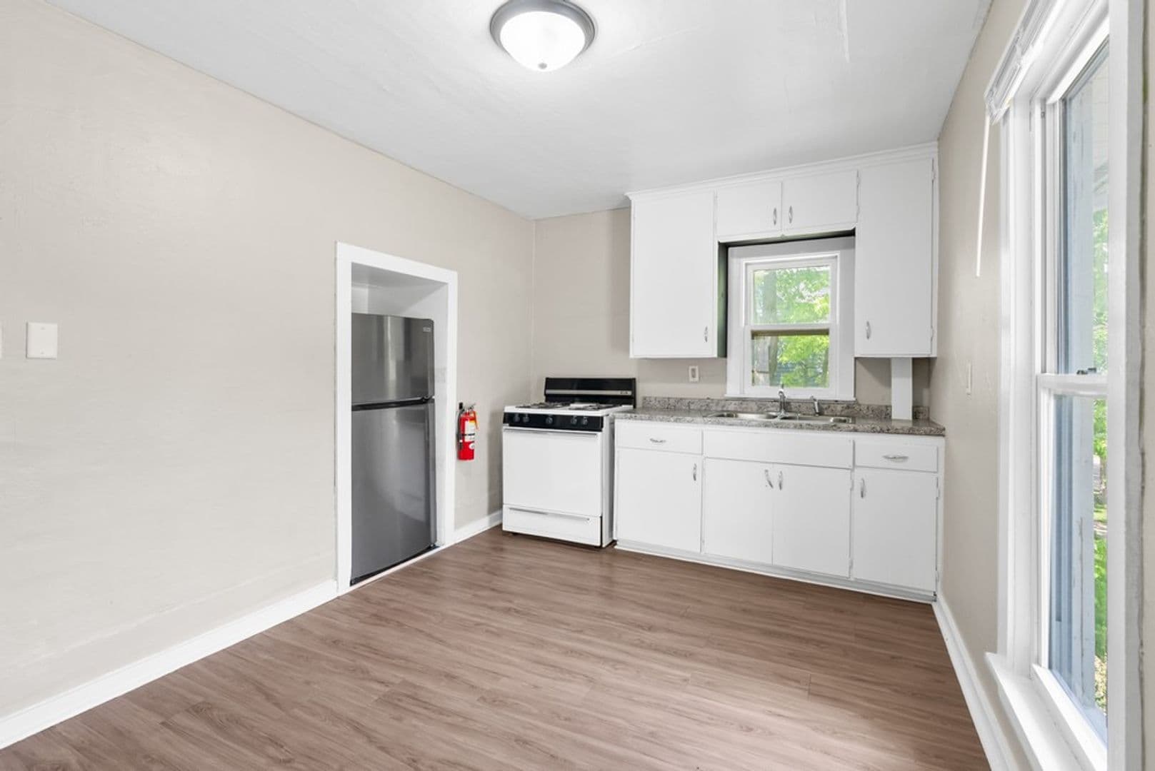Cedar Falls Apartment: 2321 Iowa St