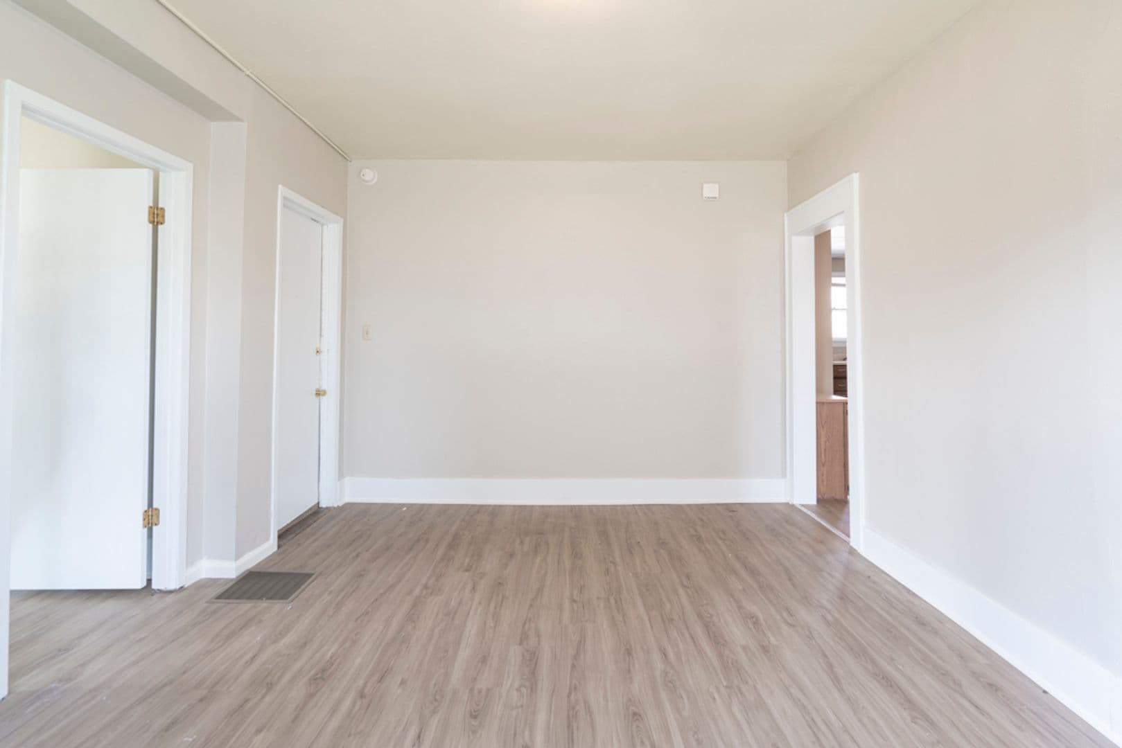 Cedar Falls Apartment: 2110 College St