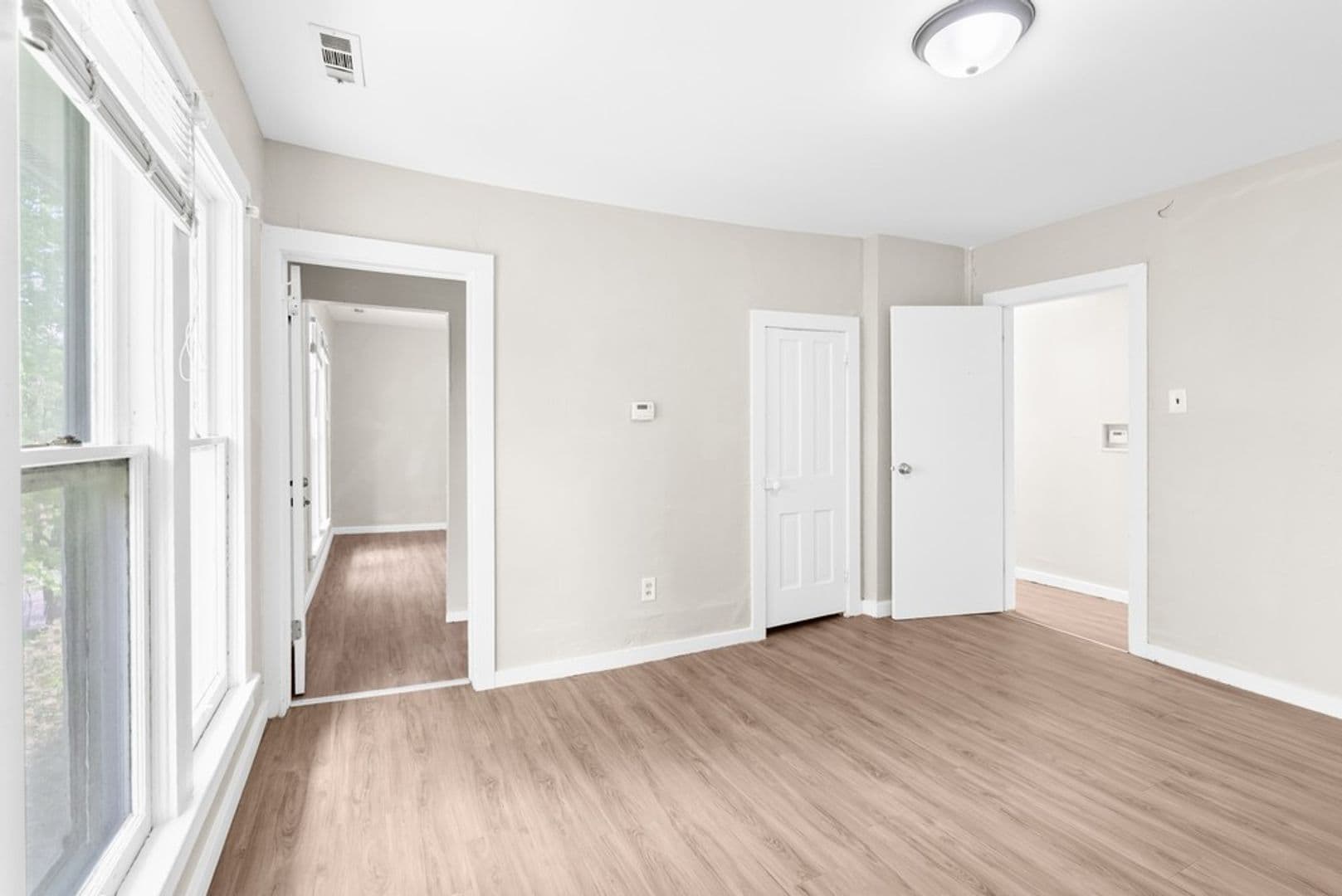 Cedar Falls Apartment: 2321 Iowa St