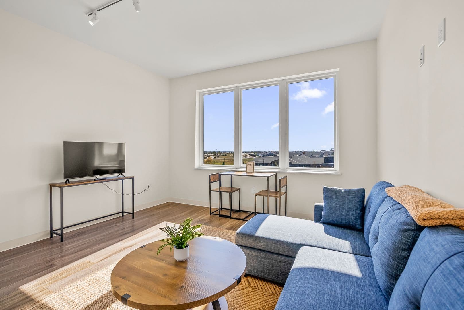 Cedar Falls Apartment: 825 Bluegrass Cir