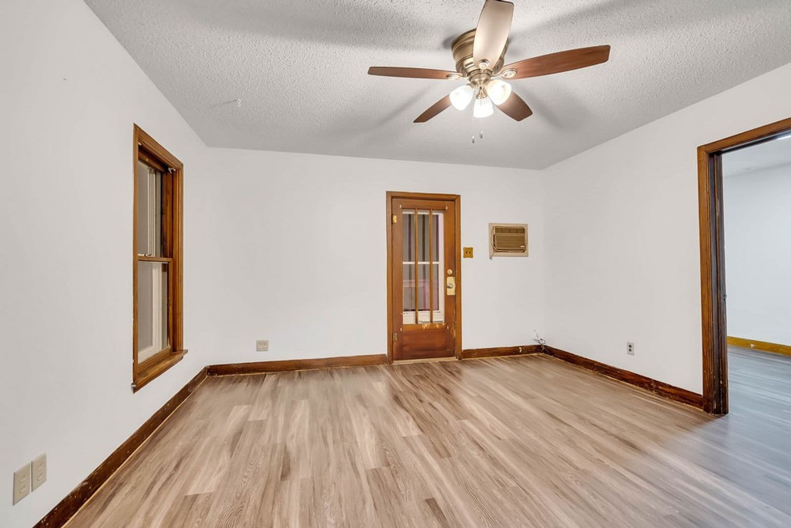 Cedar Falls House: 1115 W 11th St