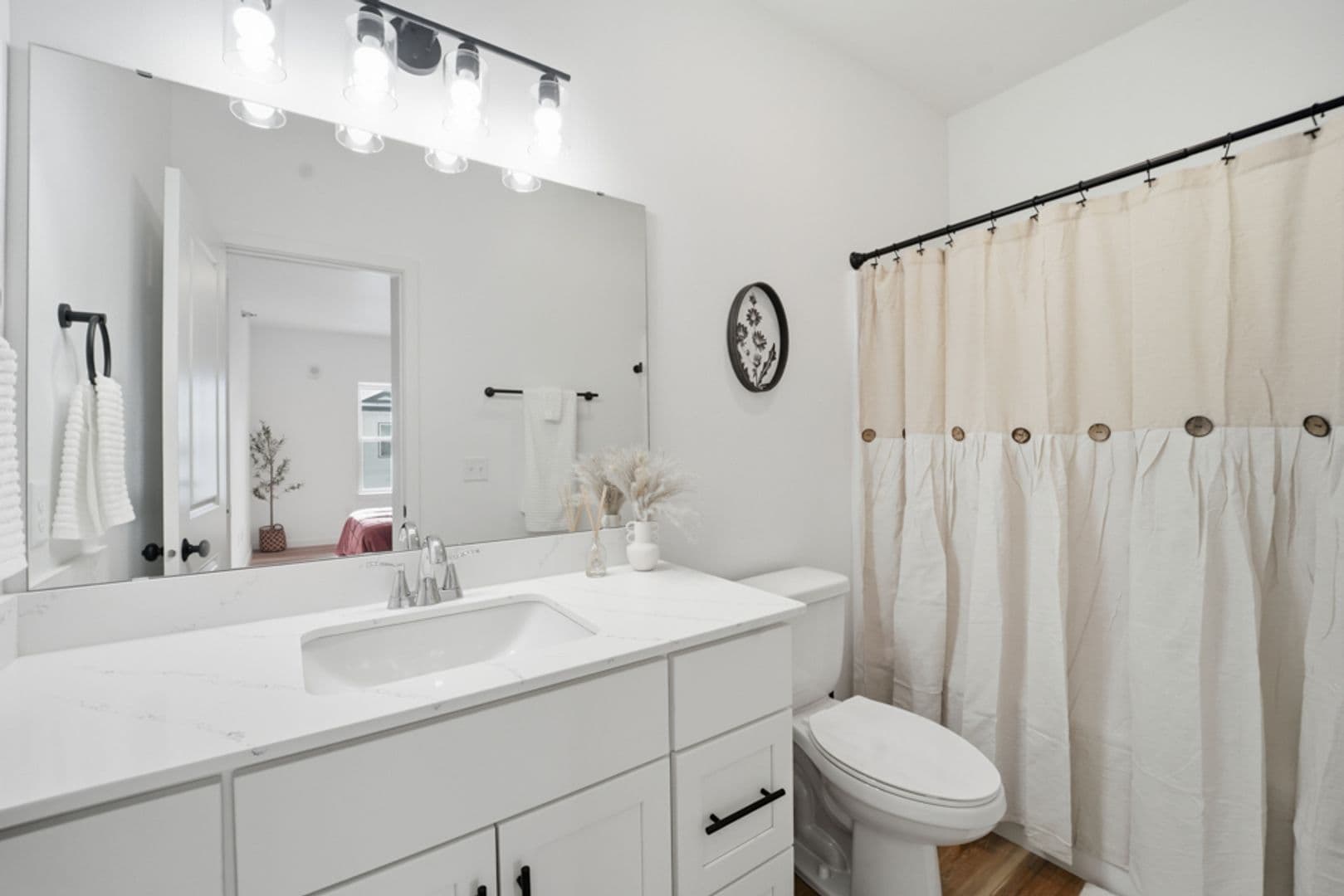 Cedar Falls Apartment: 402 Fast Ln