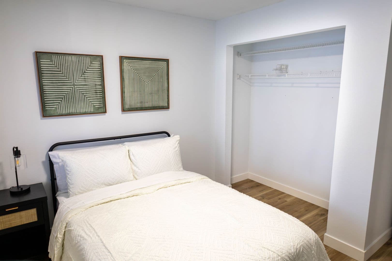 Waterloo Apartment: 6025 Donegal Cir