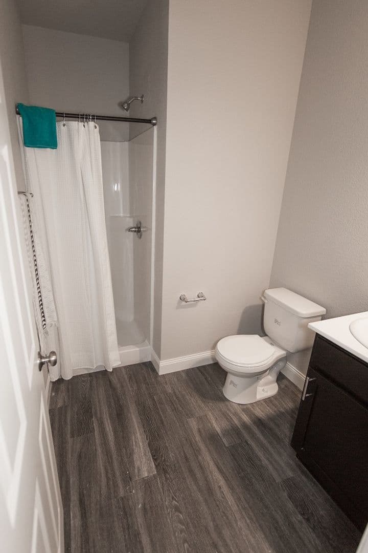 Waverly Apartment: 2103 4th Street SW