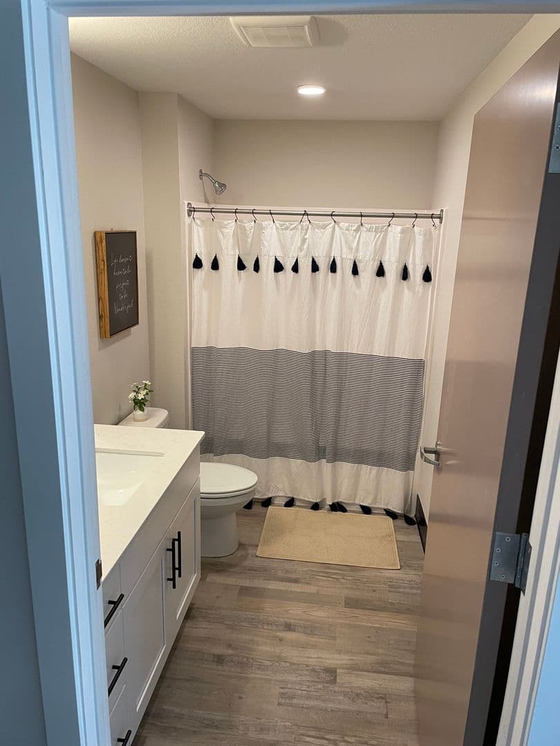 Decorah Apartment: 2336 Sweet Parkway Road