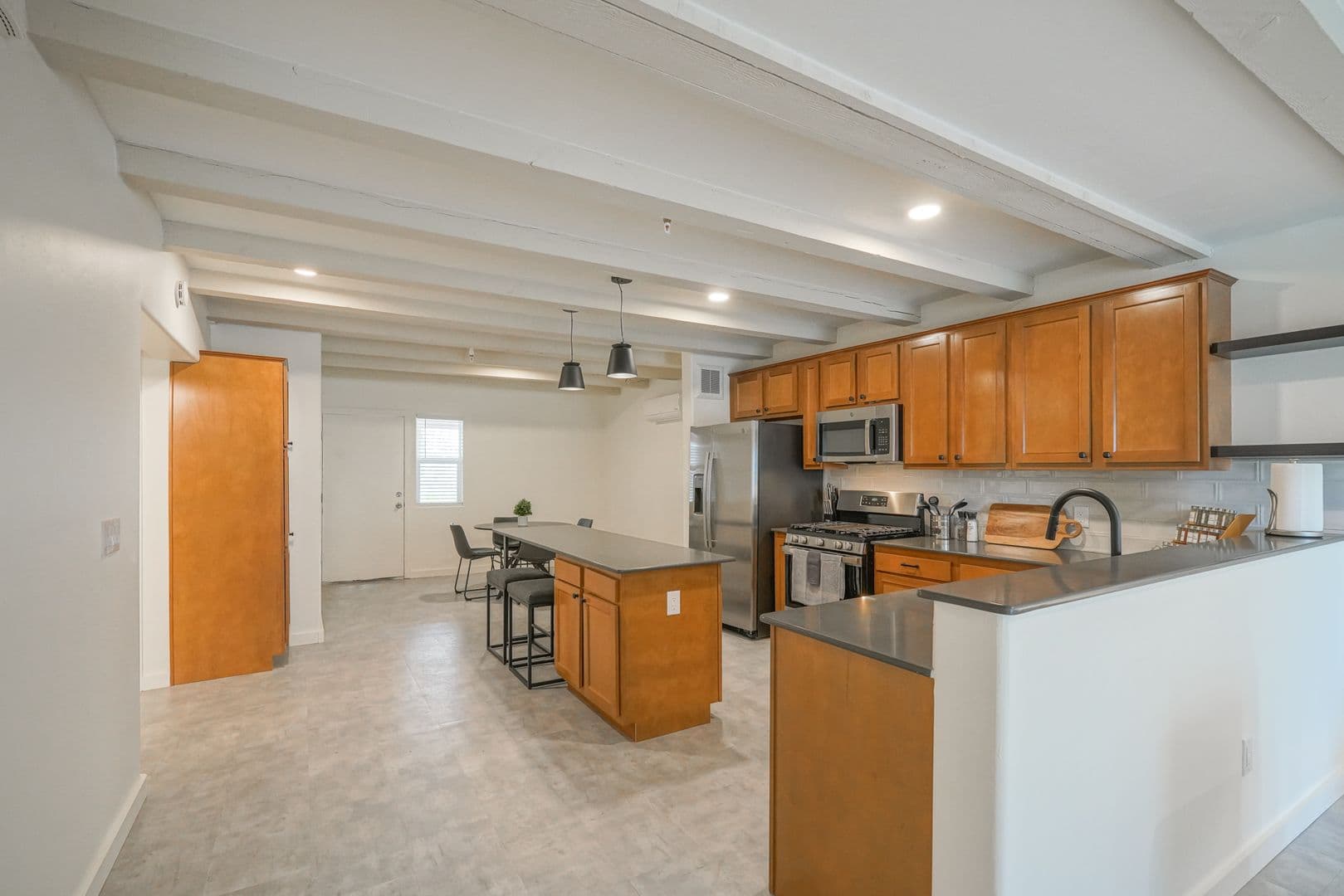 Albuquerque Apartment: 11930 Menaul BLVD NE