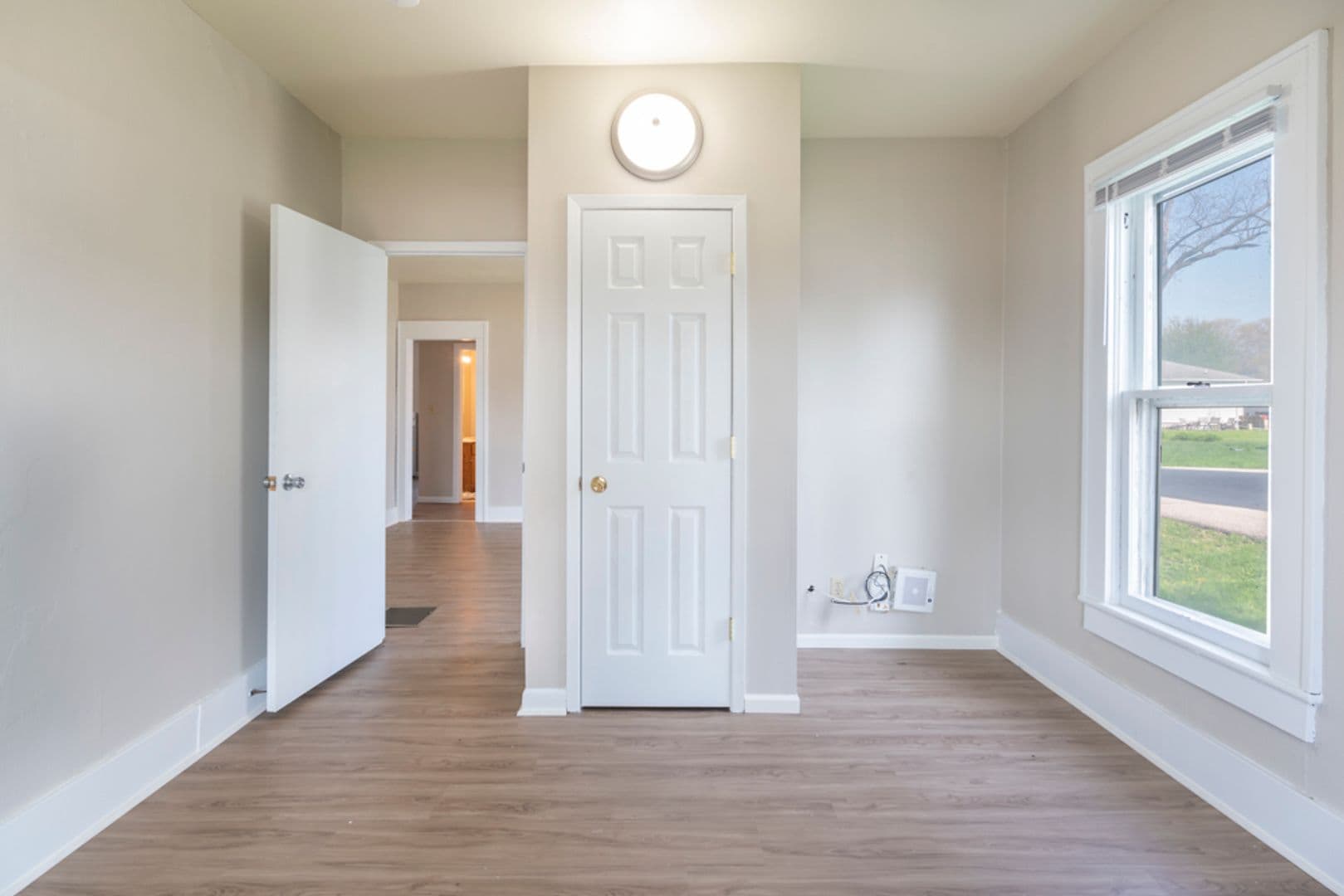 Cedar Falls Apartment: 2110 College St