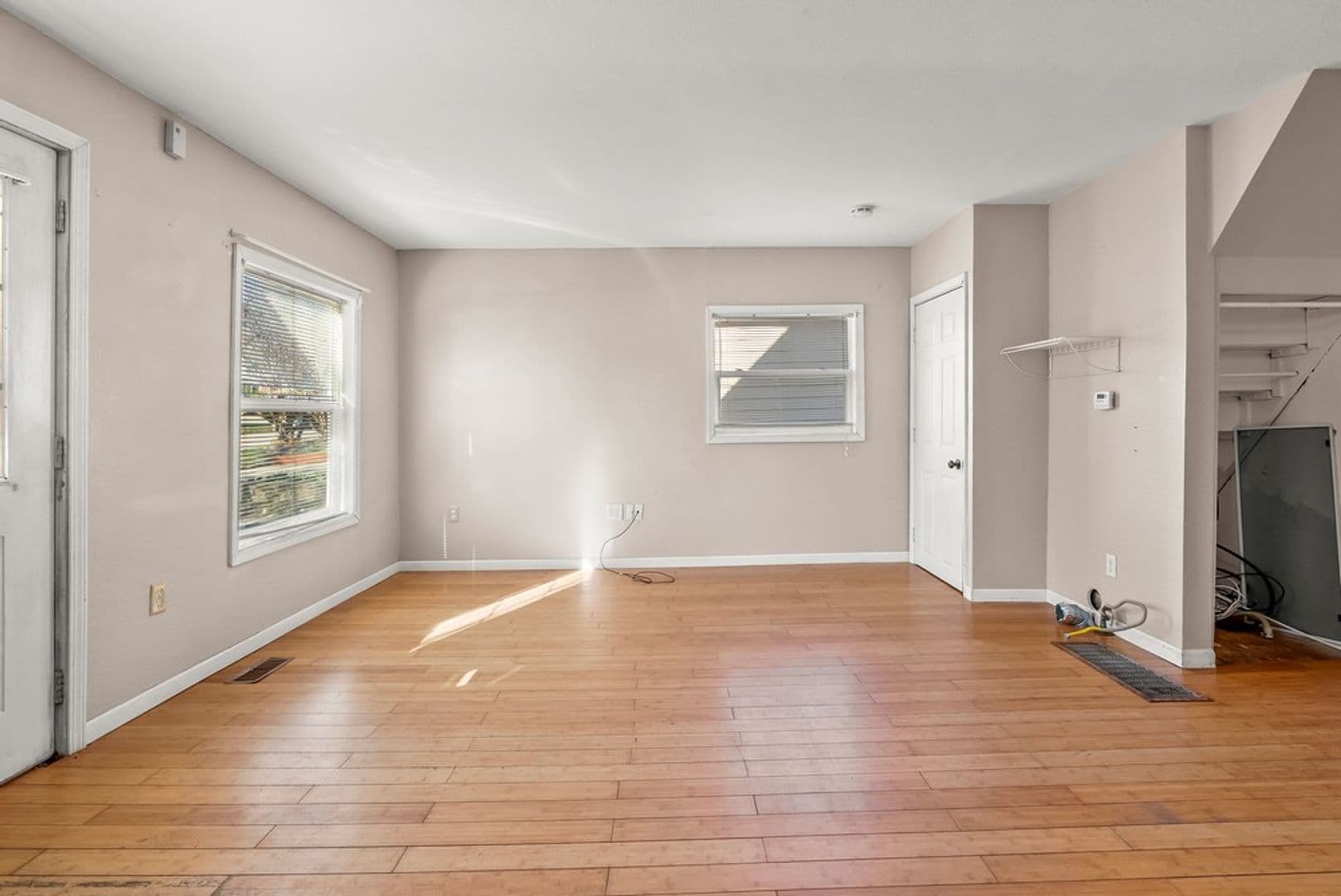 Cedar Falls House: 309 W 10th St