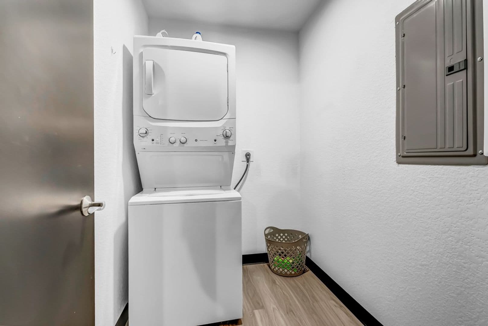Waterloo Apartment: 21 W Jefferson Street