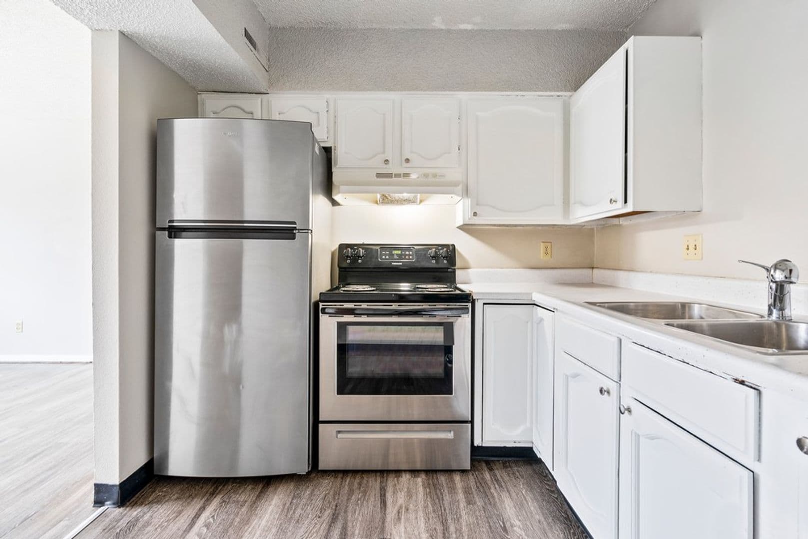 Waterloo Apartment: 1008 Leavitt St