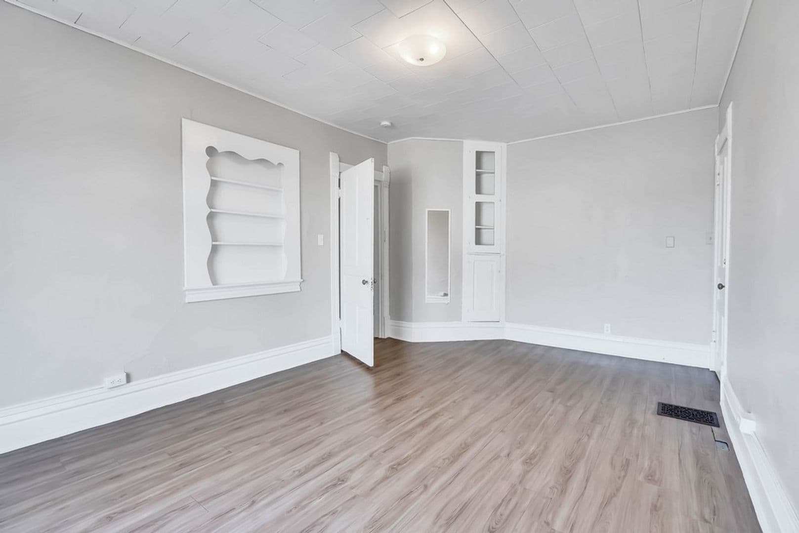 Cedar Falls Apartment: 2314 Walnut St