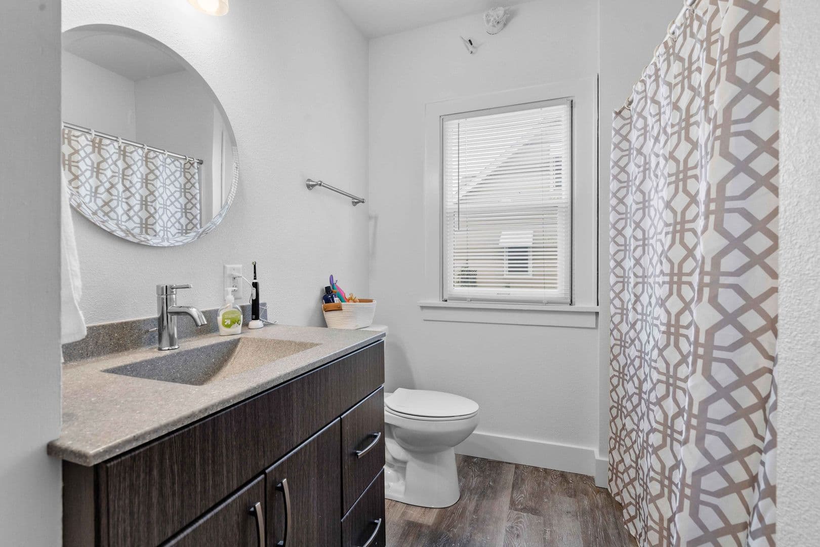 Cedar Falls House: 1621 Main St
