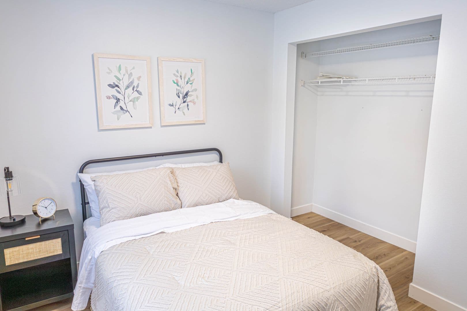 Waterloo Apartment: 6025 Donegal Cir