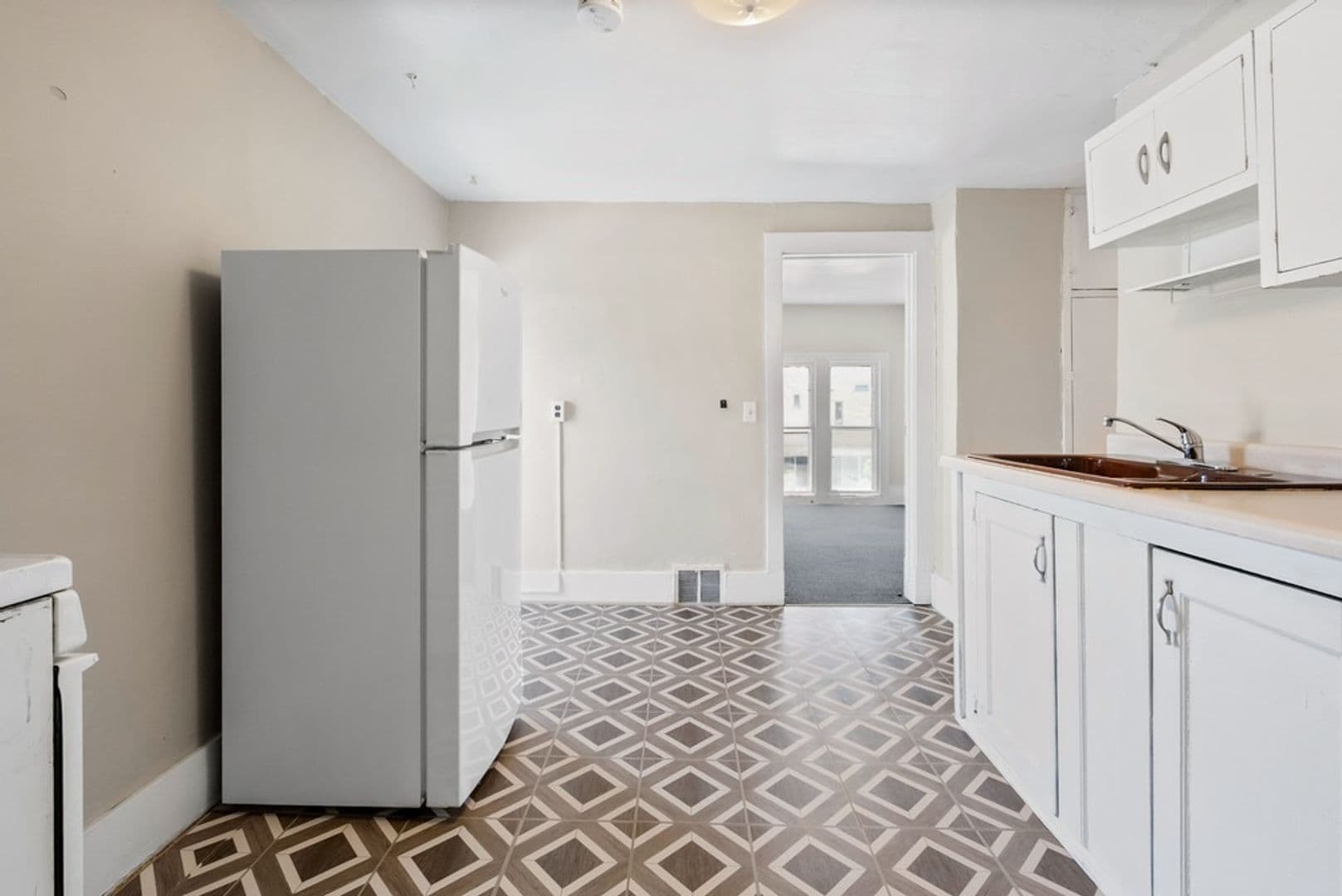 Cedar Falls Apartment: 815 W 23rd St