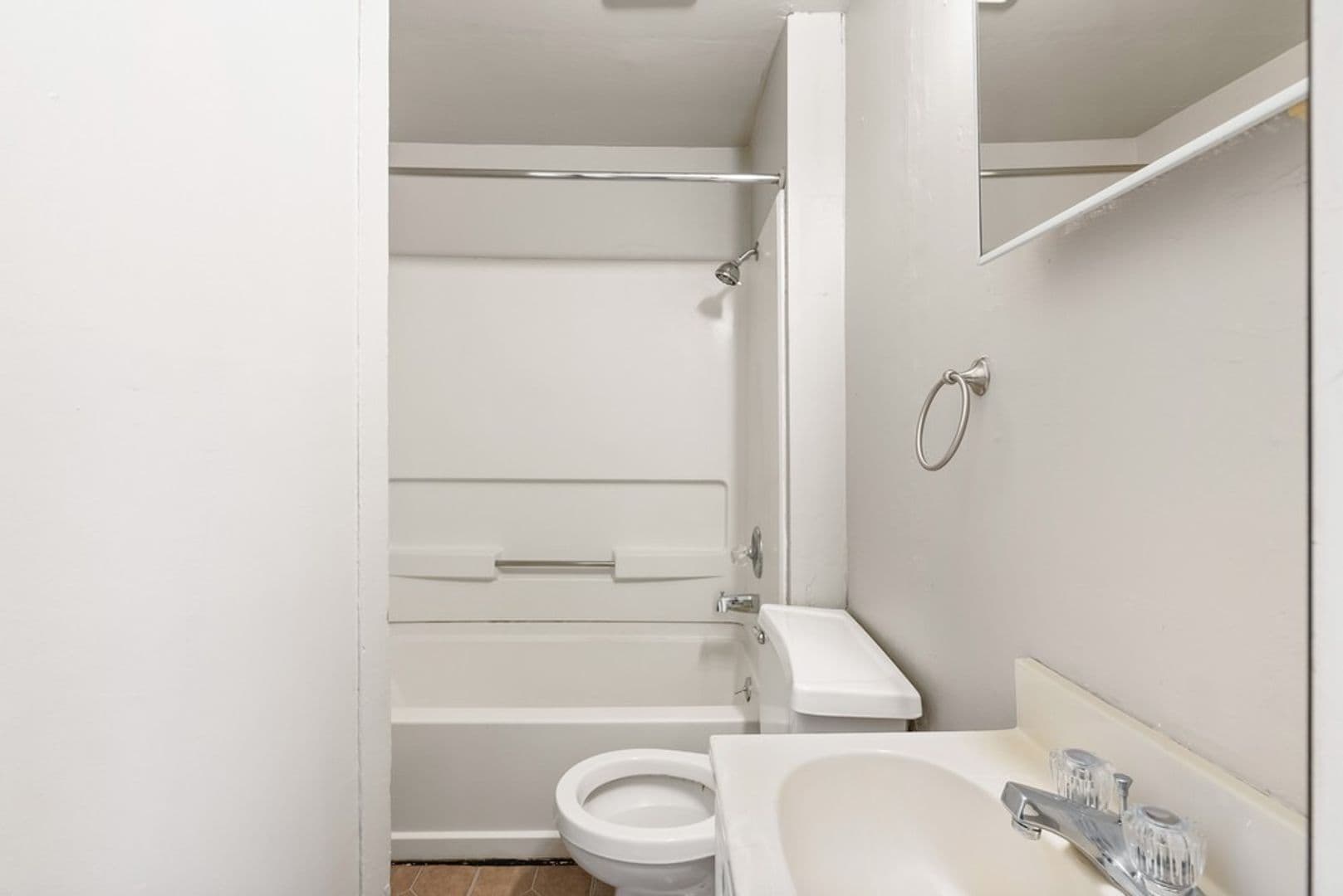 Cedar Falls Apartment: 815 W 23rd St