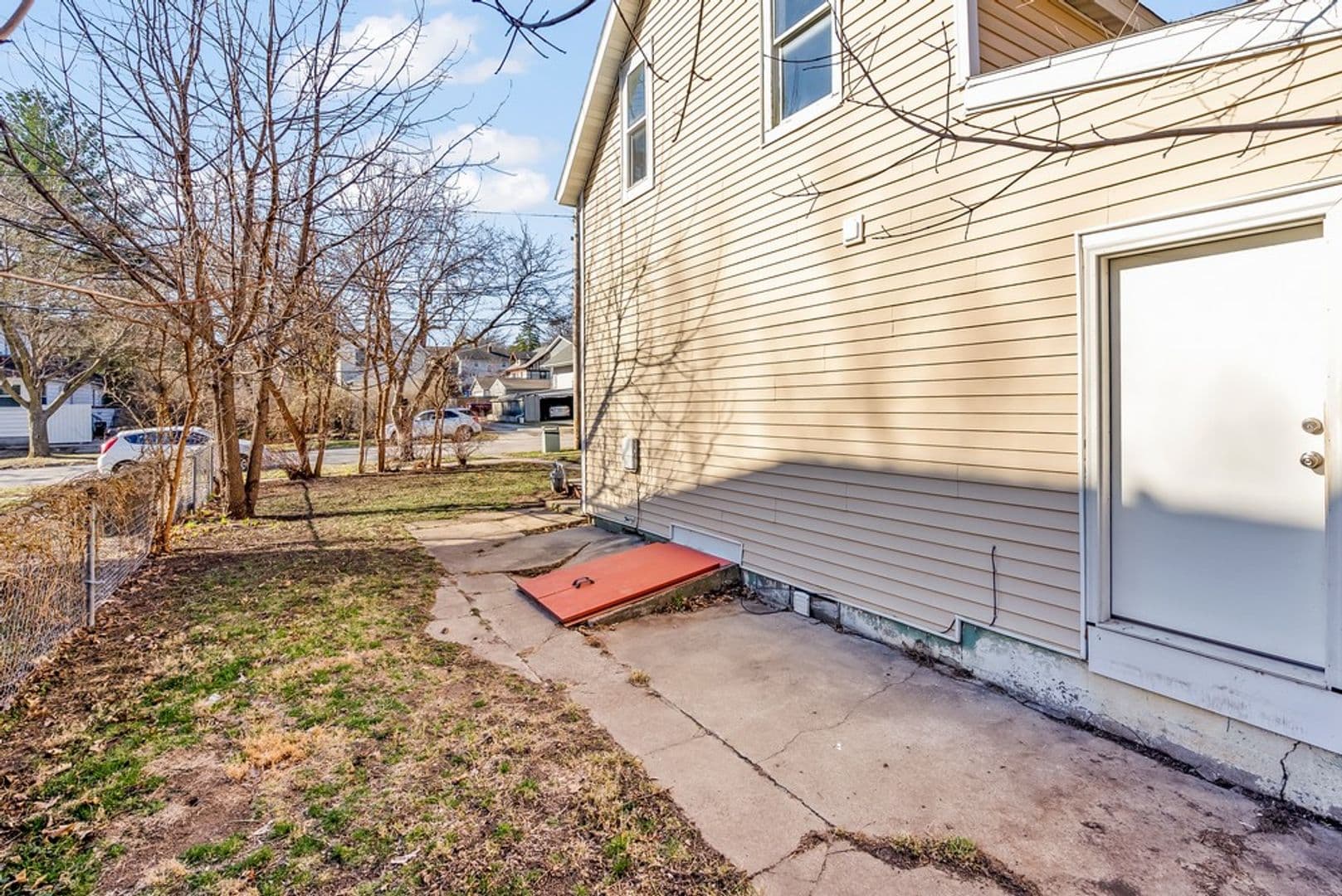 Cedar Falls House: 309 W 10th St