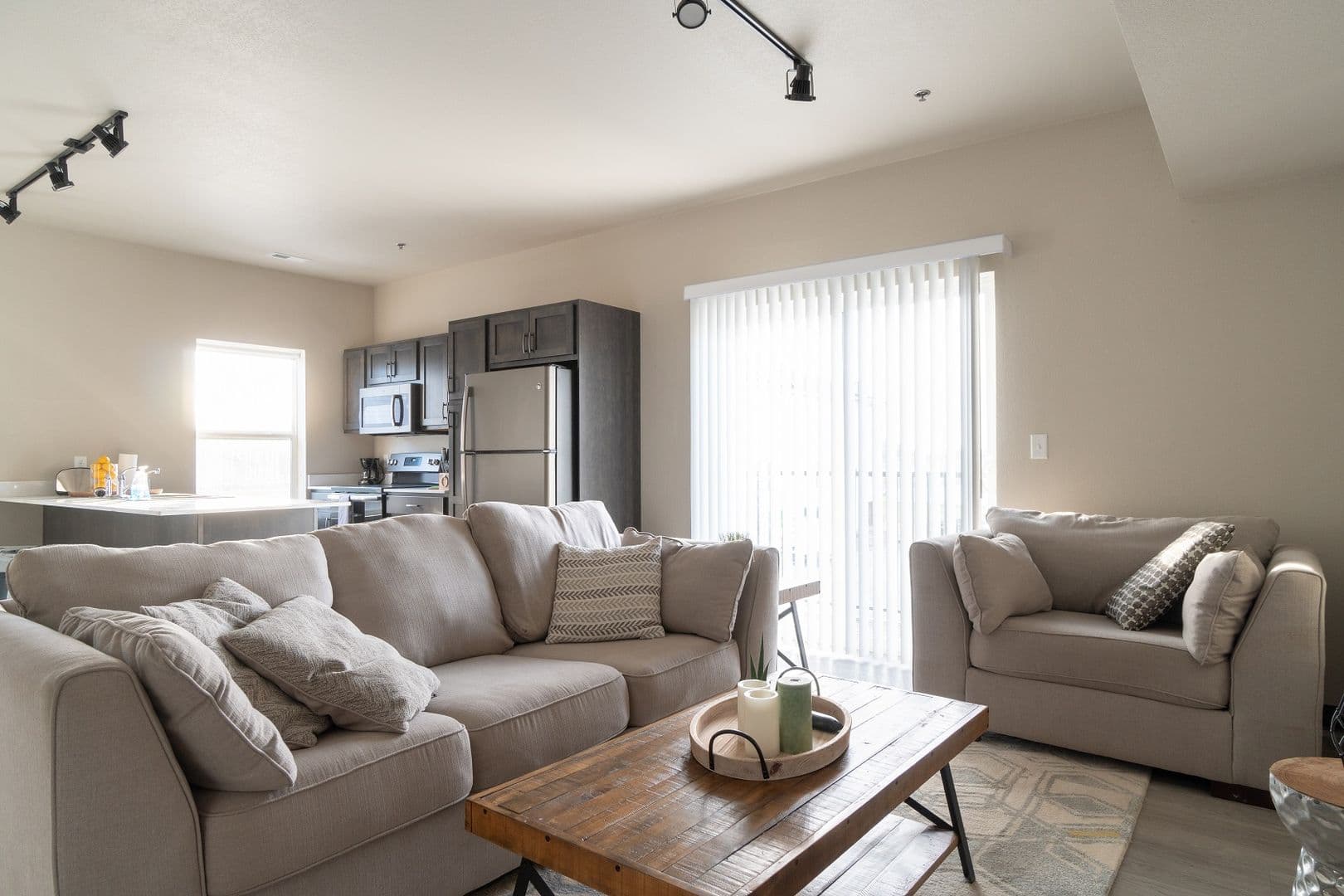 Waverly Apartment: 1260 Leitha Ter