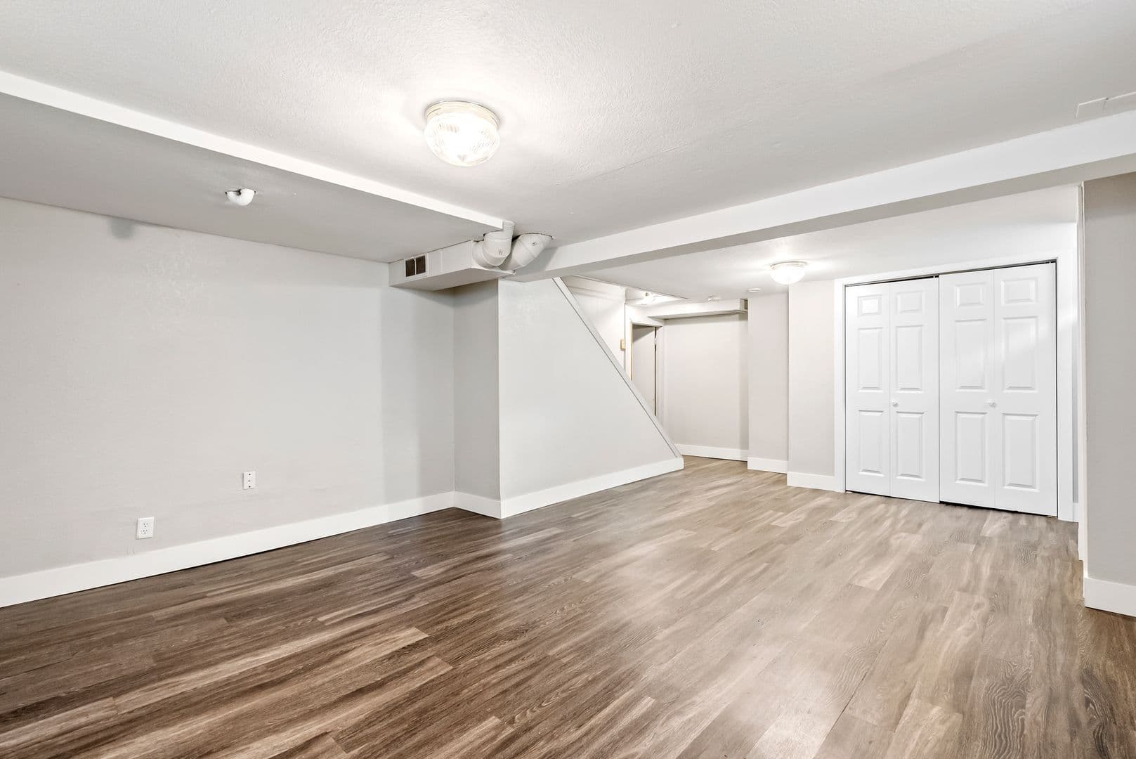 Cedar Falls House: 915 W 9th St