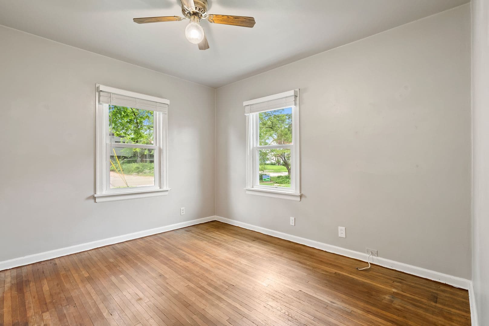 Cedar Falls House: 915 W 9th St