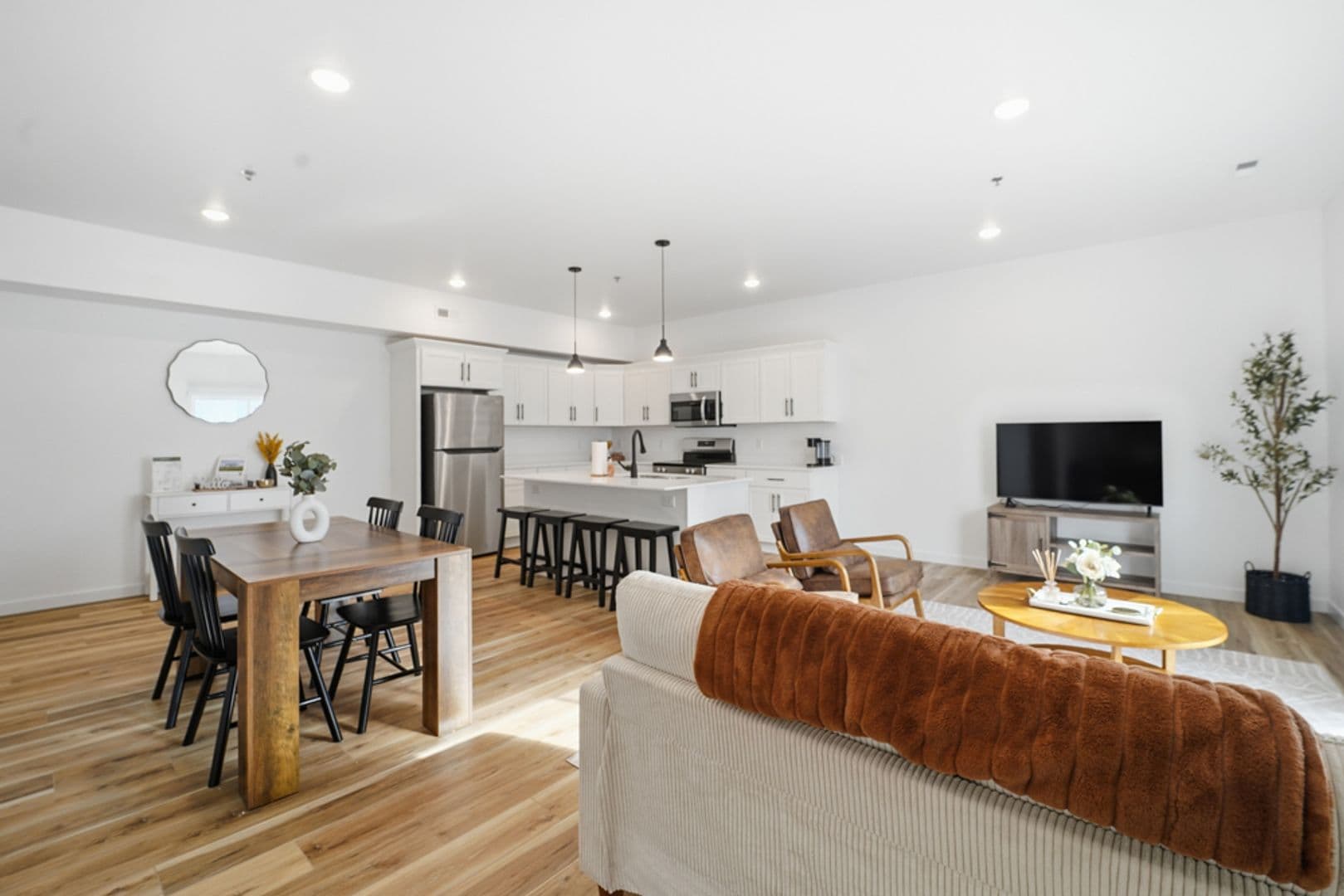 Cedar Falls Apartment: 402 Fast Ln