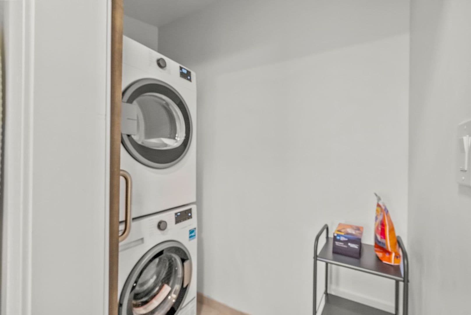 Waterloo Apartment: 335 Cedar Street