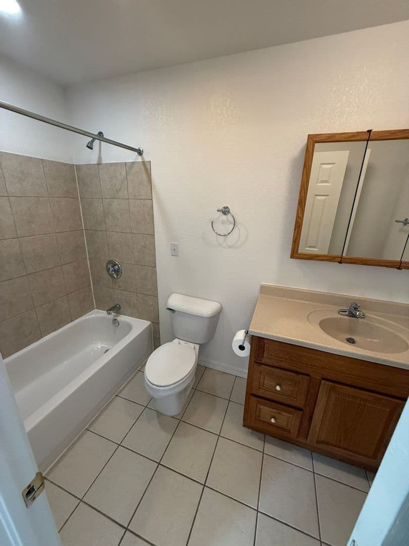 Alma Apartment: 108 Buckskin St