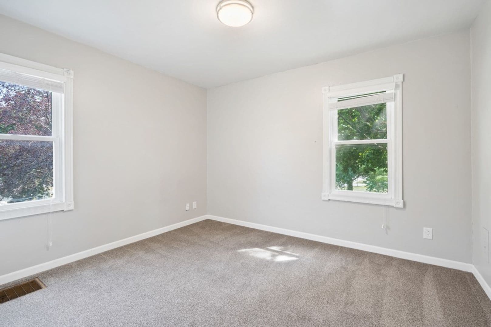 Cedar Falls House: 1604 Olive St