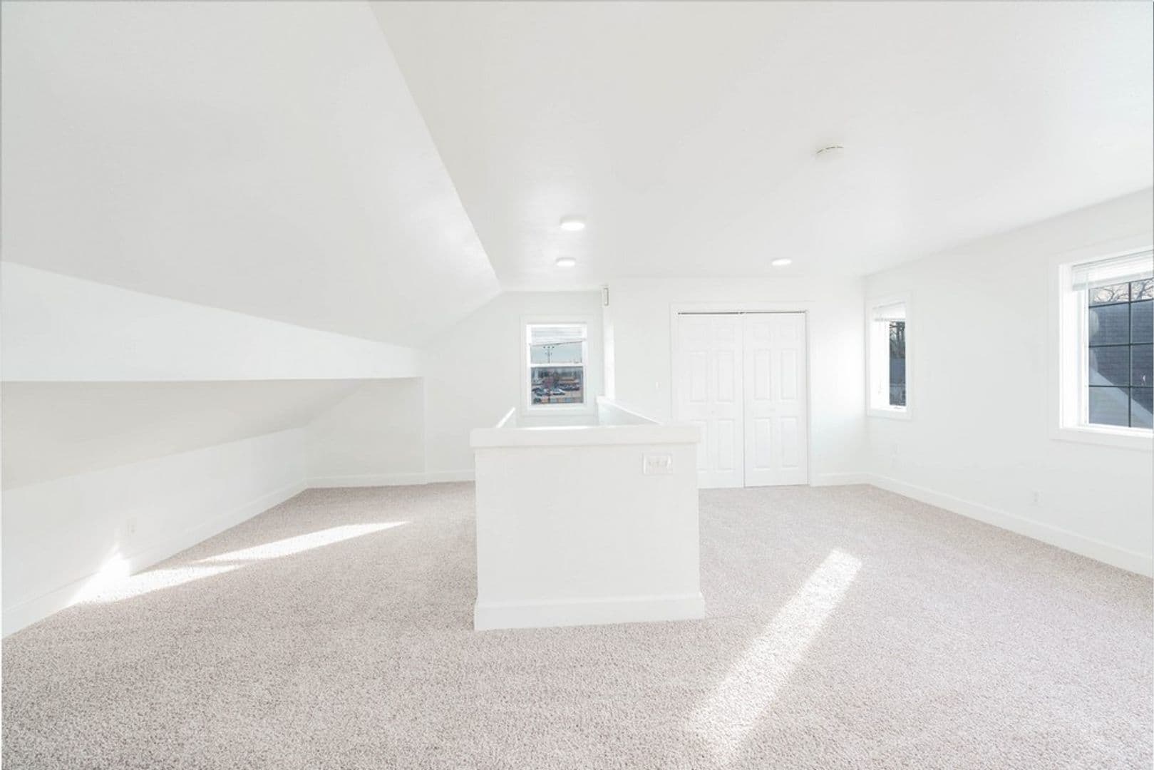 Cedar Falls House: 2303 Main St