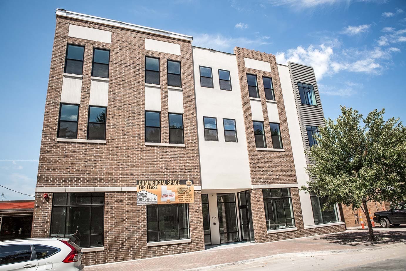 Cedar Falls Apartment: 917 W 23rd St