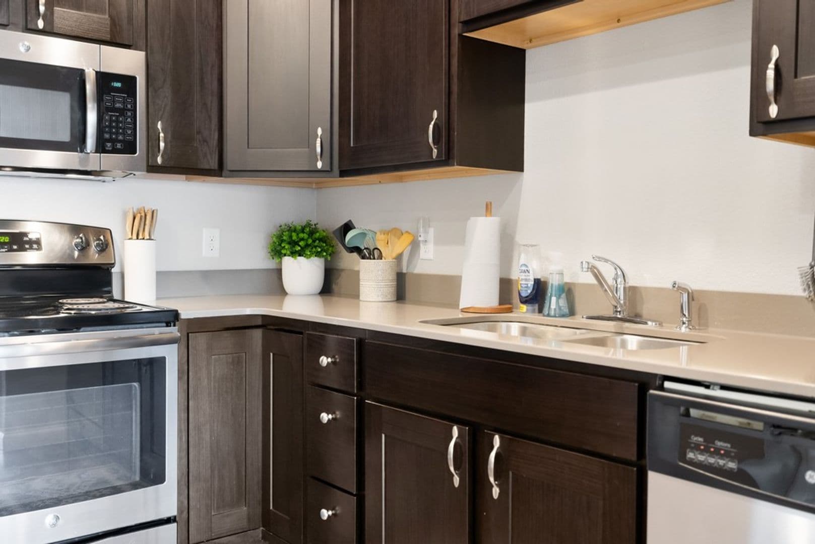 Cedar Falls Apartment: 1003 Bluegrass Cir