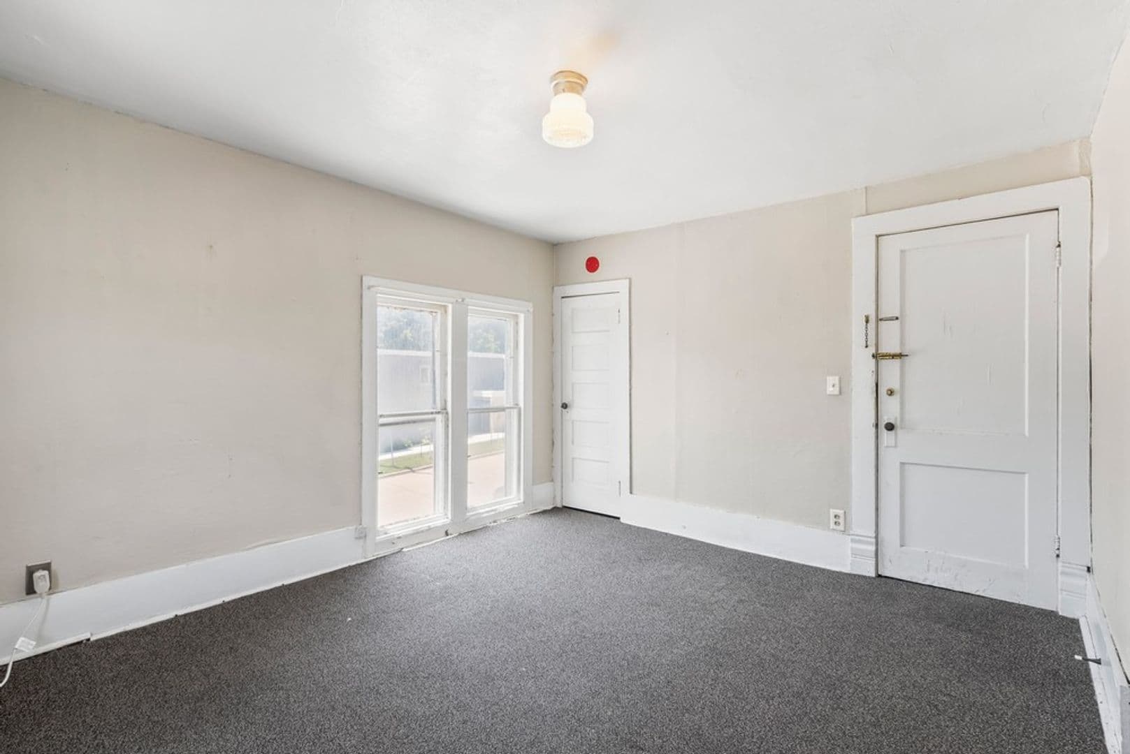 Cedar Falls Apartment: 815 W 23rd St