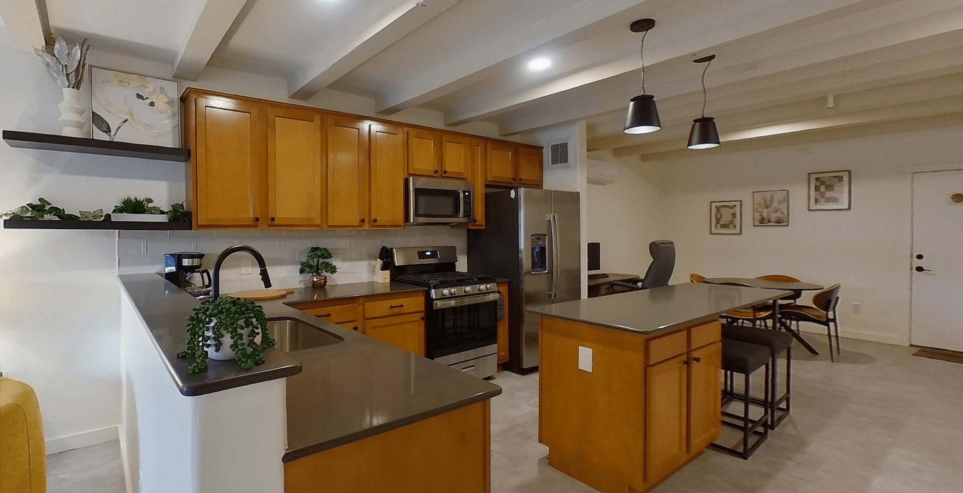 Albuquerque Apartment: 11930 Menaul BLVD NE