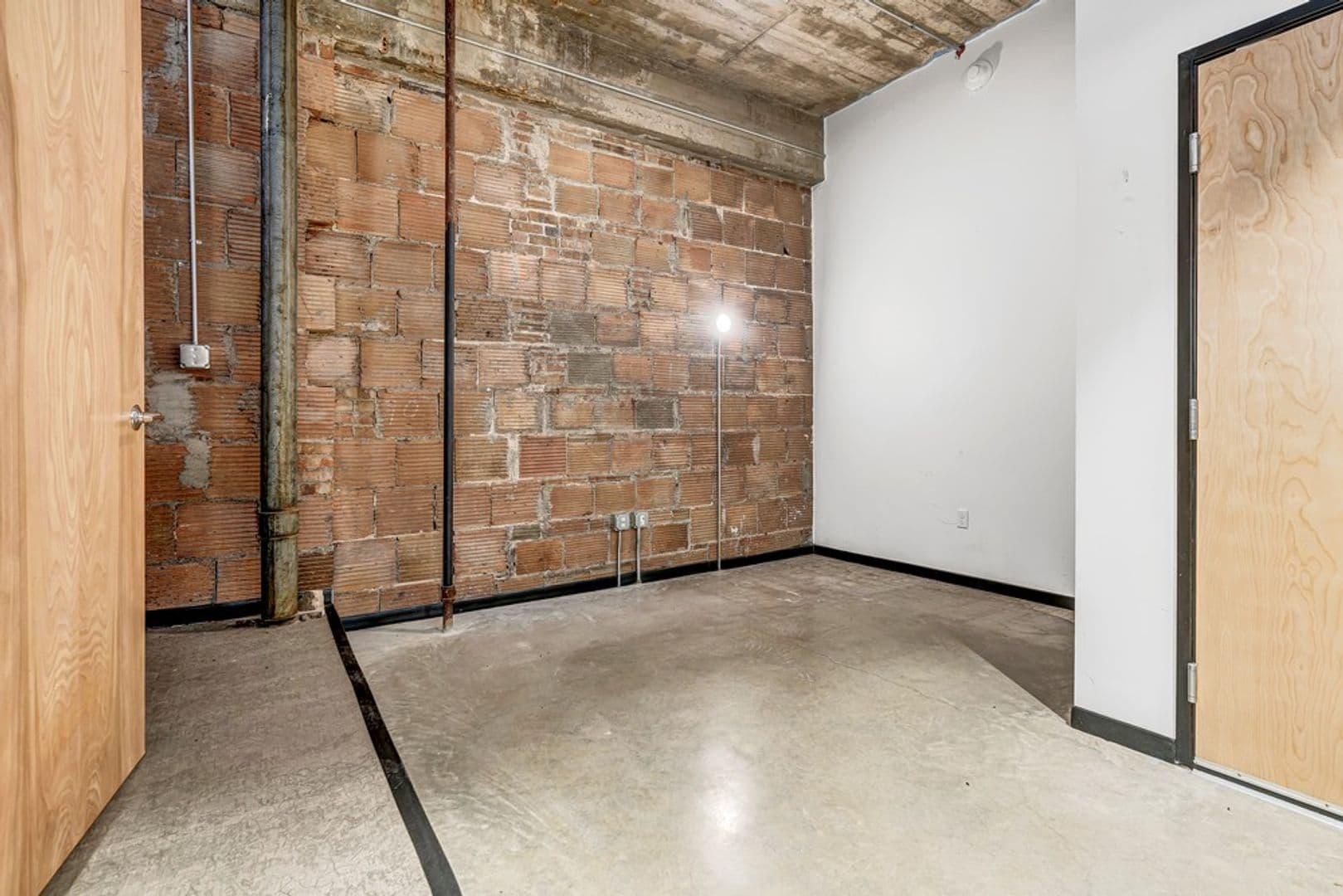 Waterloo Apartment: 325 E Park Avenue
