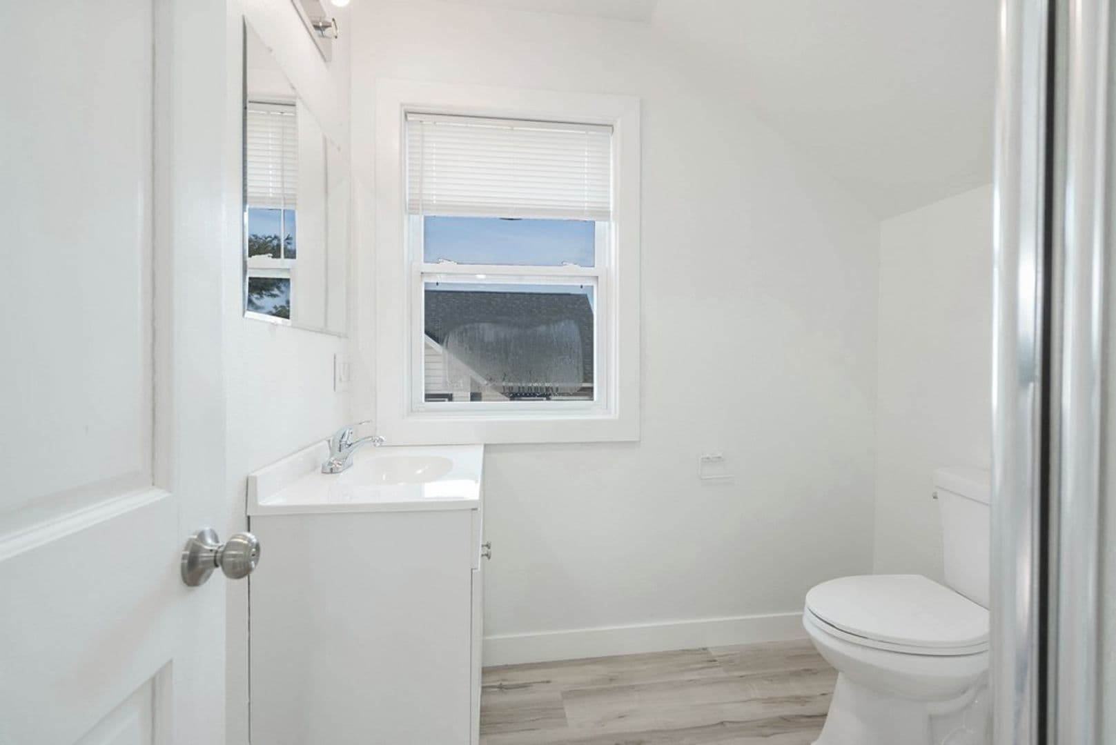 Cedar Falls House: 2303 Main St
