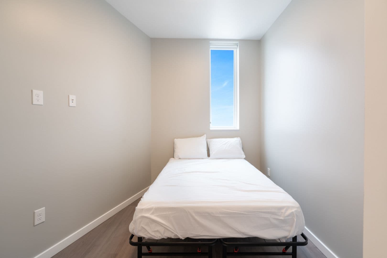 Waterloo Apartment: 335 Cedar Street